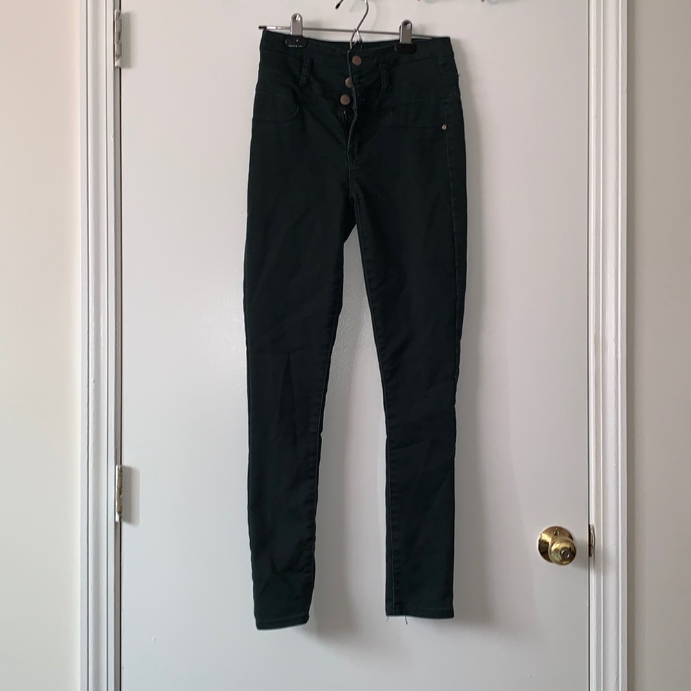 Dark emerald skinny jeans with a tight fit!